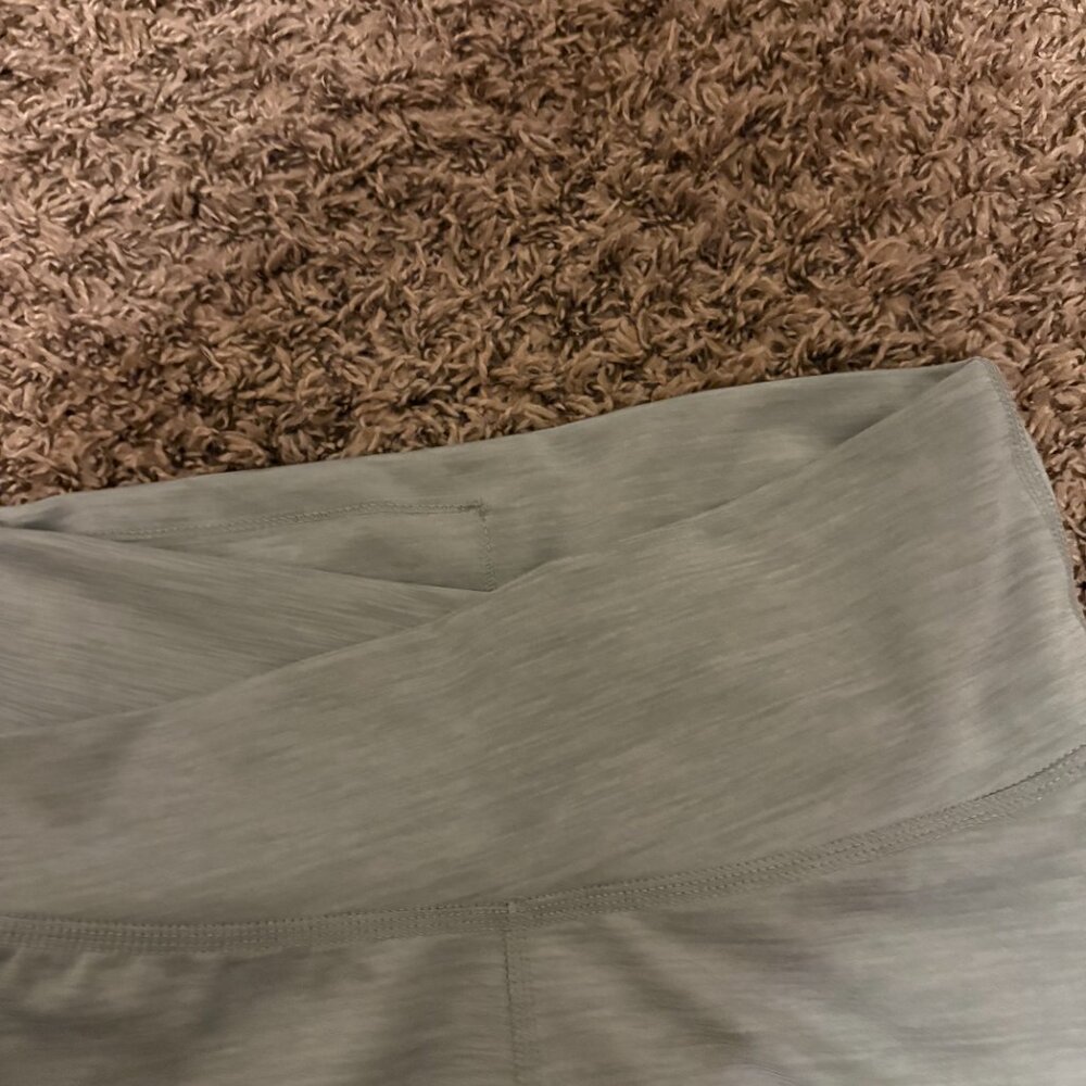 Nike Dri Fit Womens Leggings Small Light Gray Cropped Length Criss Cross Waist - Picture 2 of 3
